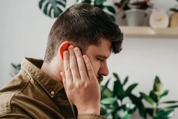 Man with pulsatile tinnitus who can hear what sounds like his heartbeat